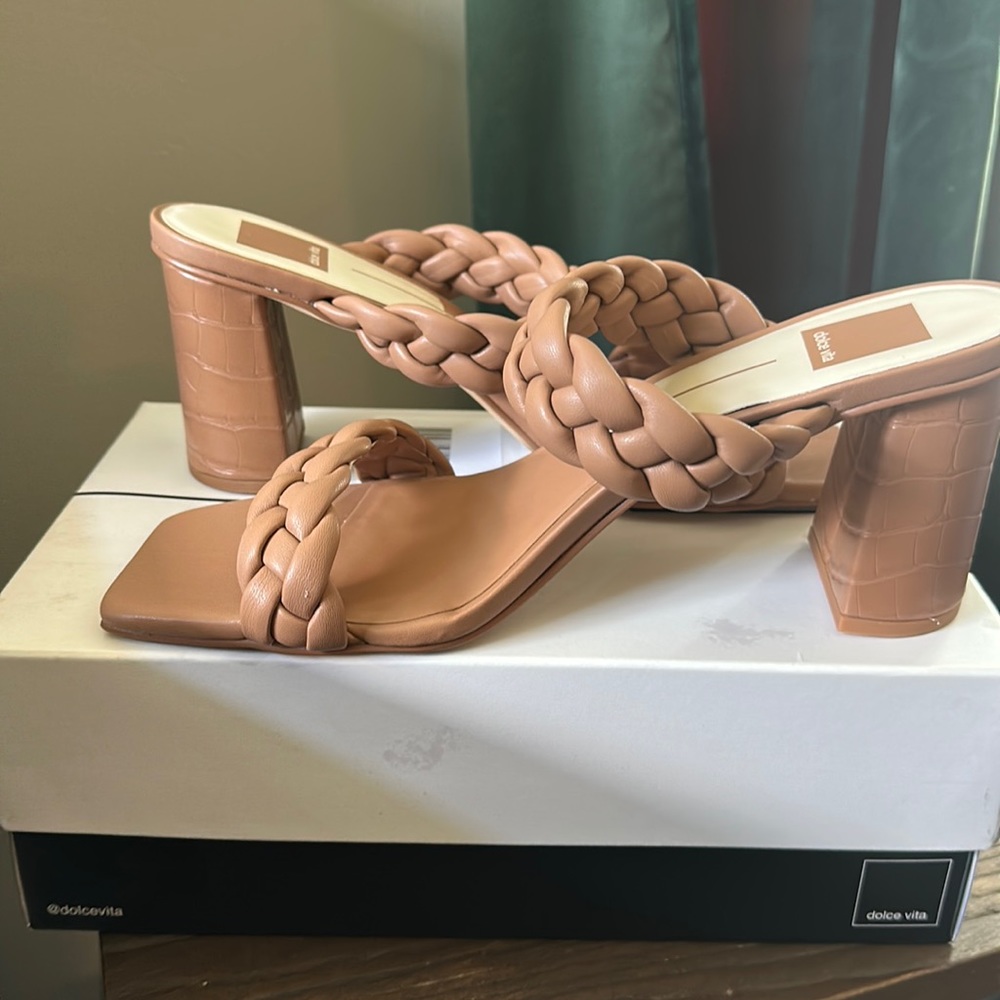 Dolce Vita caramel Stella sandals - size 9.5